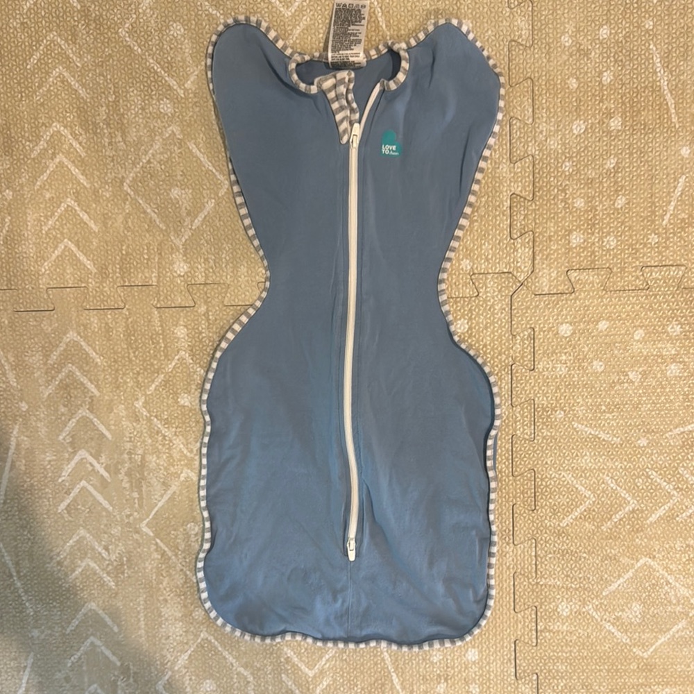 Love to Dream Blue Swaddle with Zipper size Small